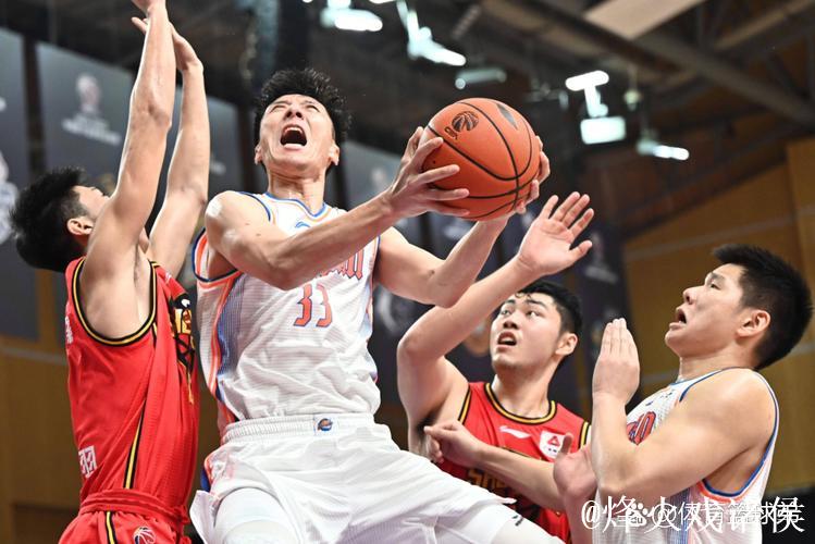 一日双赛 四川队一胜一负 一日双赛 四川队一胜一负