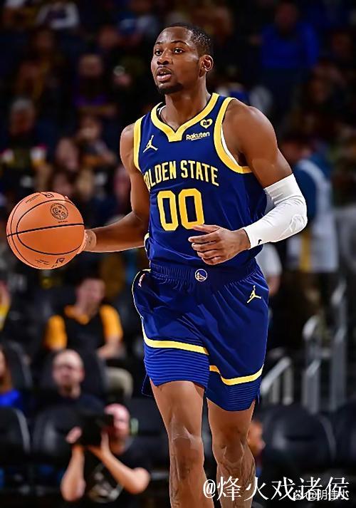 库里外线回传助攻 希尔德底角中三分 库里外线回传助攻 希尔德底角中三分